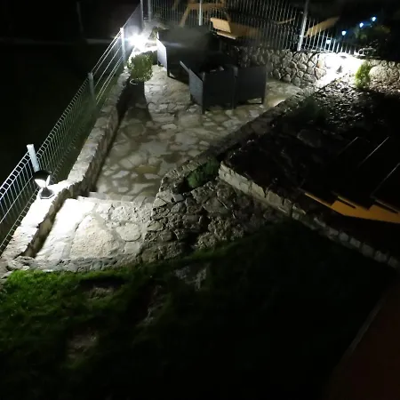 Modern Z Ogrodem Apartment