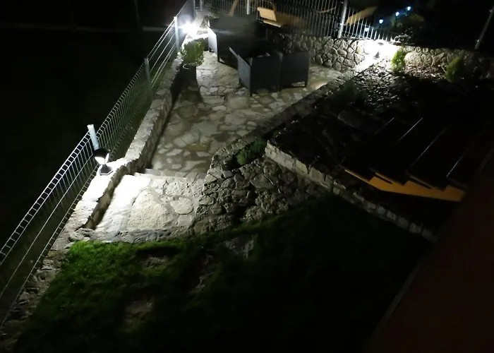 Modern Z Ogrodem Apartment